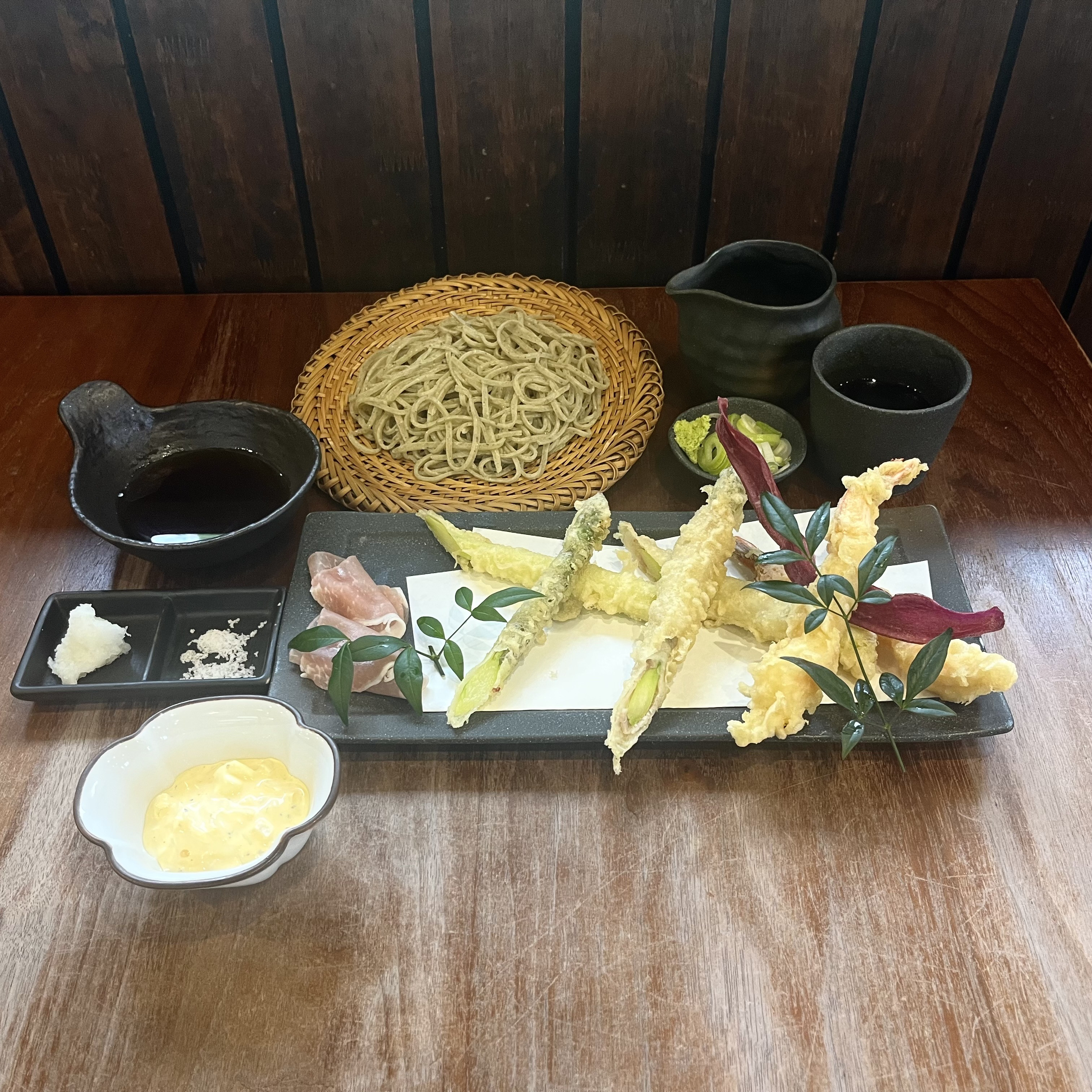 【アスパラと海老の天麩羅とお蕎麦】