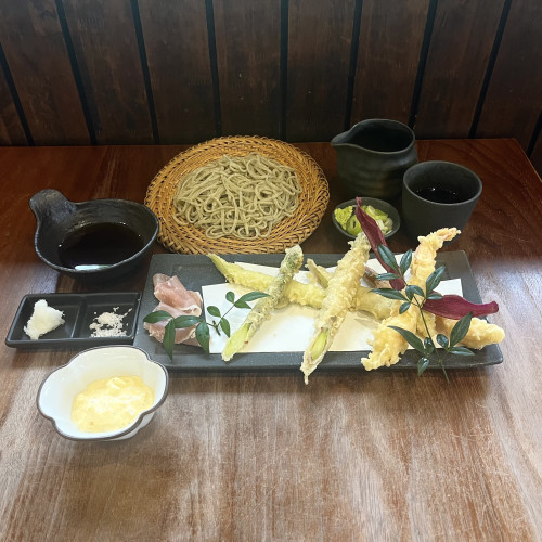 【アスパラと海老の天麩羅とお蕎麦】