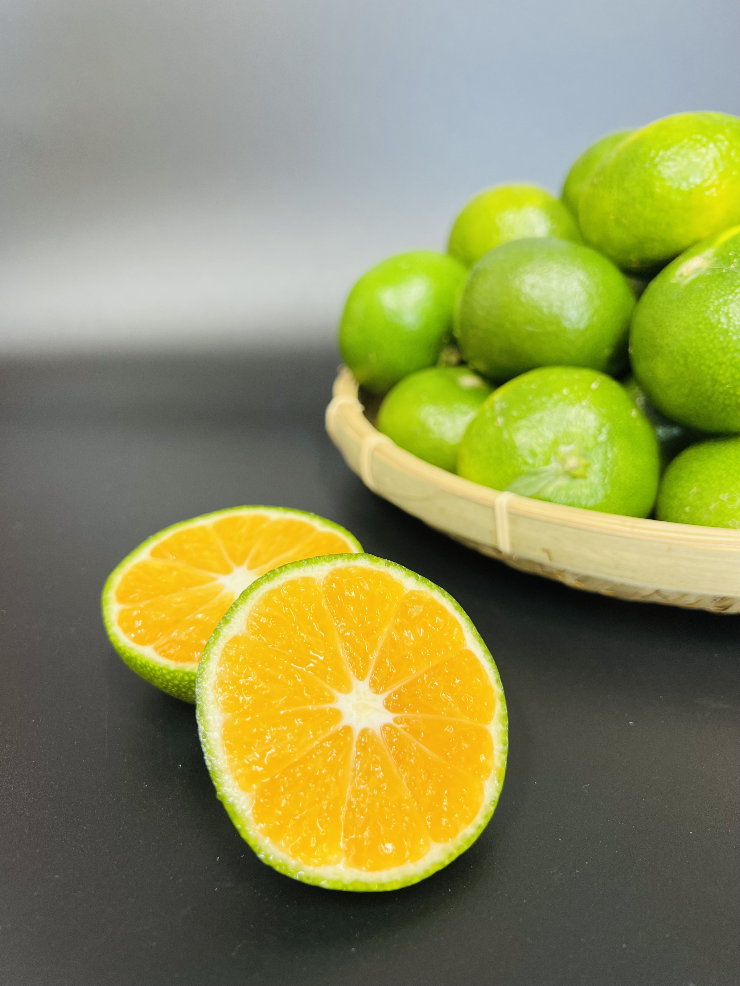 新鮮市では海の幸山の幸がいっぱい