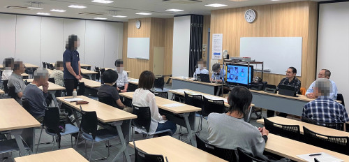 例会の様子①トリミング②.jpg