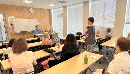 家族会の様子①トリミング済み .jpg