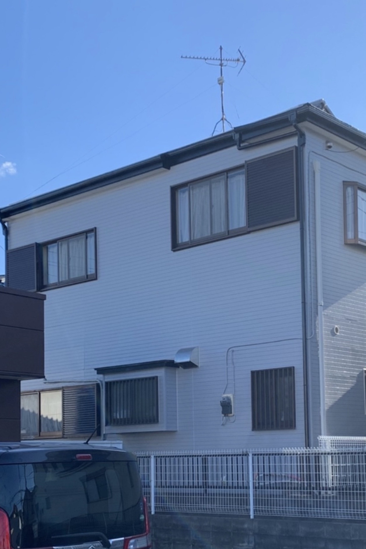 川越市　K様邸　30坪　税込105万円　屋根、外壁、遮熱塗料使用　雨戸　雨樋　テラス込み全塗装、コーキング打替。 