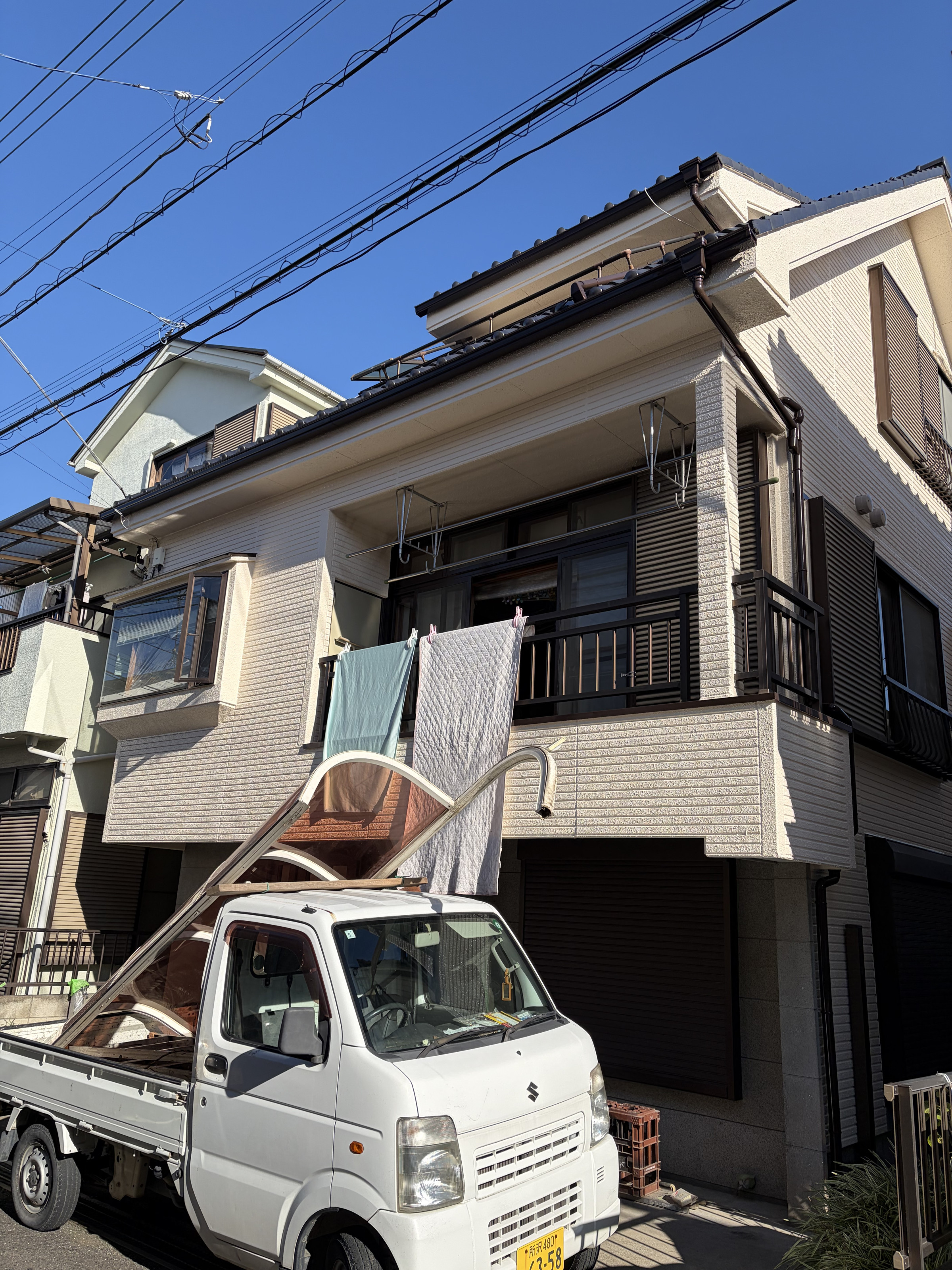 入間市　Y工務店社長実家　コーキング、軒天、鉄部、霧よけ、雨樋　51坪3階建て　壁　超耐候形水性ハイブリットシリコン樹脂塗料ラジカルコントロール　税込107万円