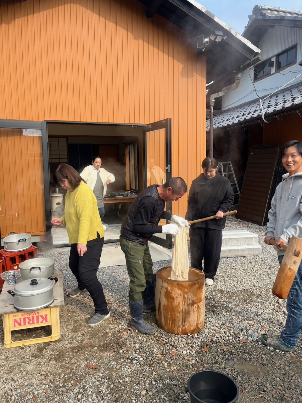 事務所完成記念 お餅つきを行いました