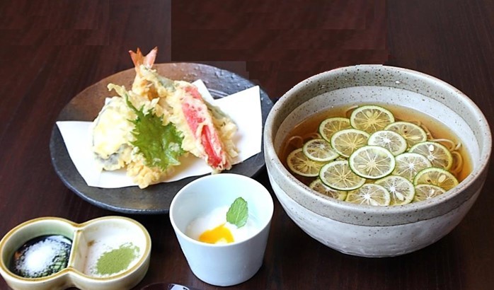 【６月２０日（金）スタート】すだちそばと夏野菜の天ぷら盛合せ