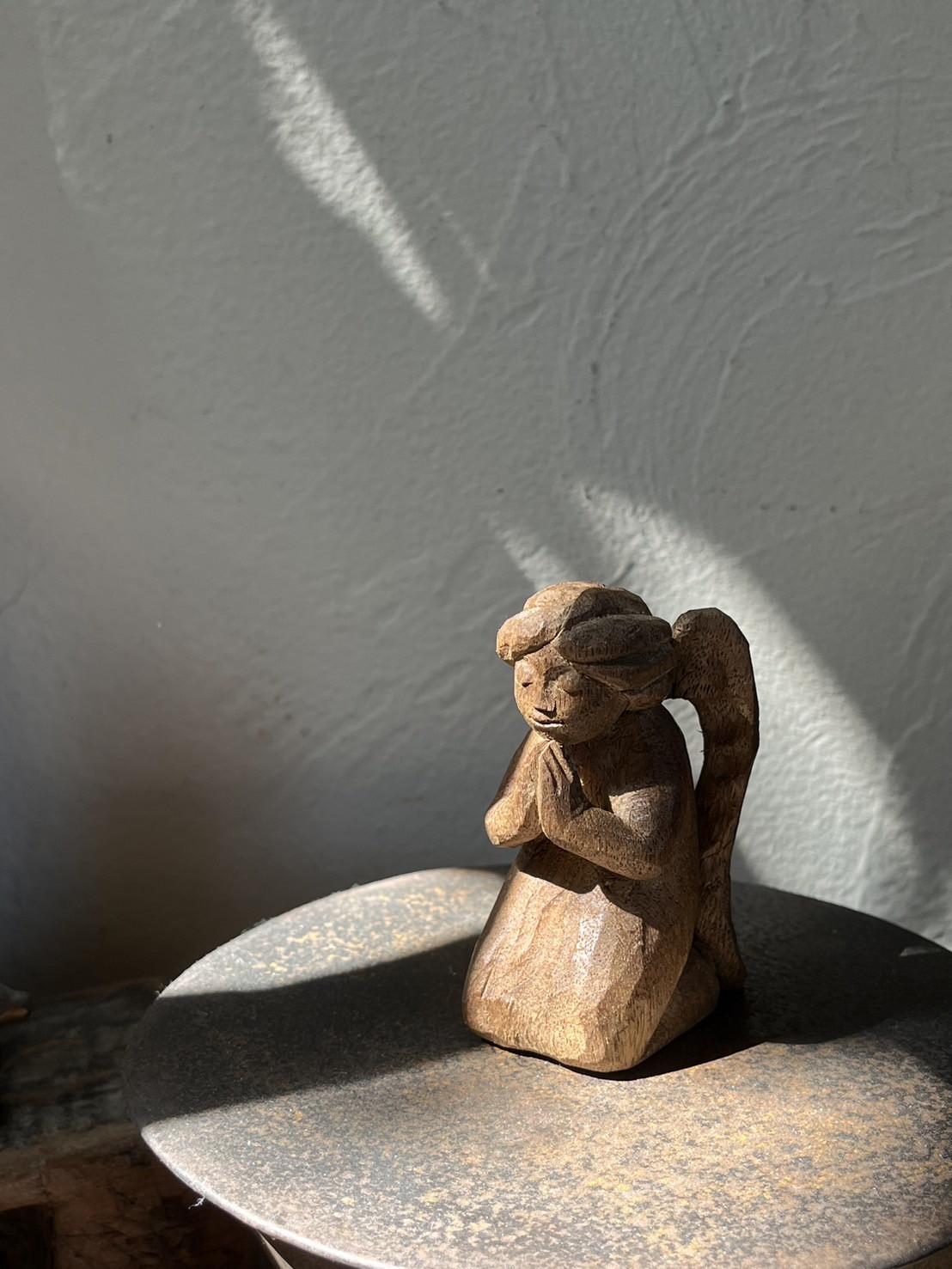 彫刻レリーフ遠くを見つめる少女 自刻像完成！／木彫レリーフ3 | 穴川キッズアトリエ・ベアヒェン