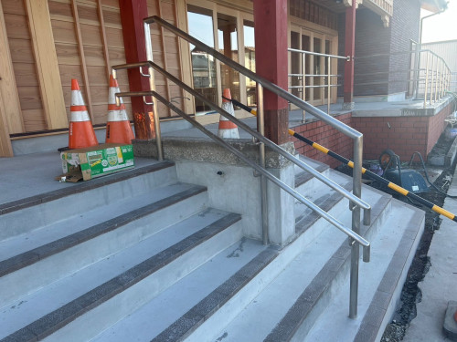田丸駅ステンレス手摺り④.jpg