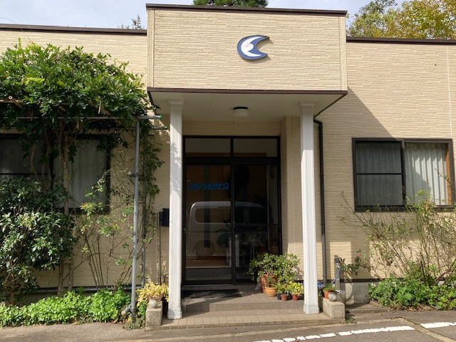 国道沿い「陶芸苑様」「トヨタカローラ新潟様」の間を入ってすぐです