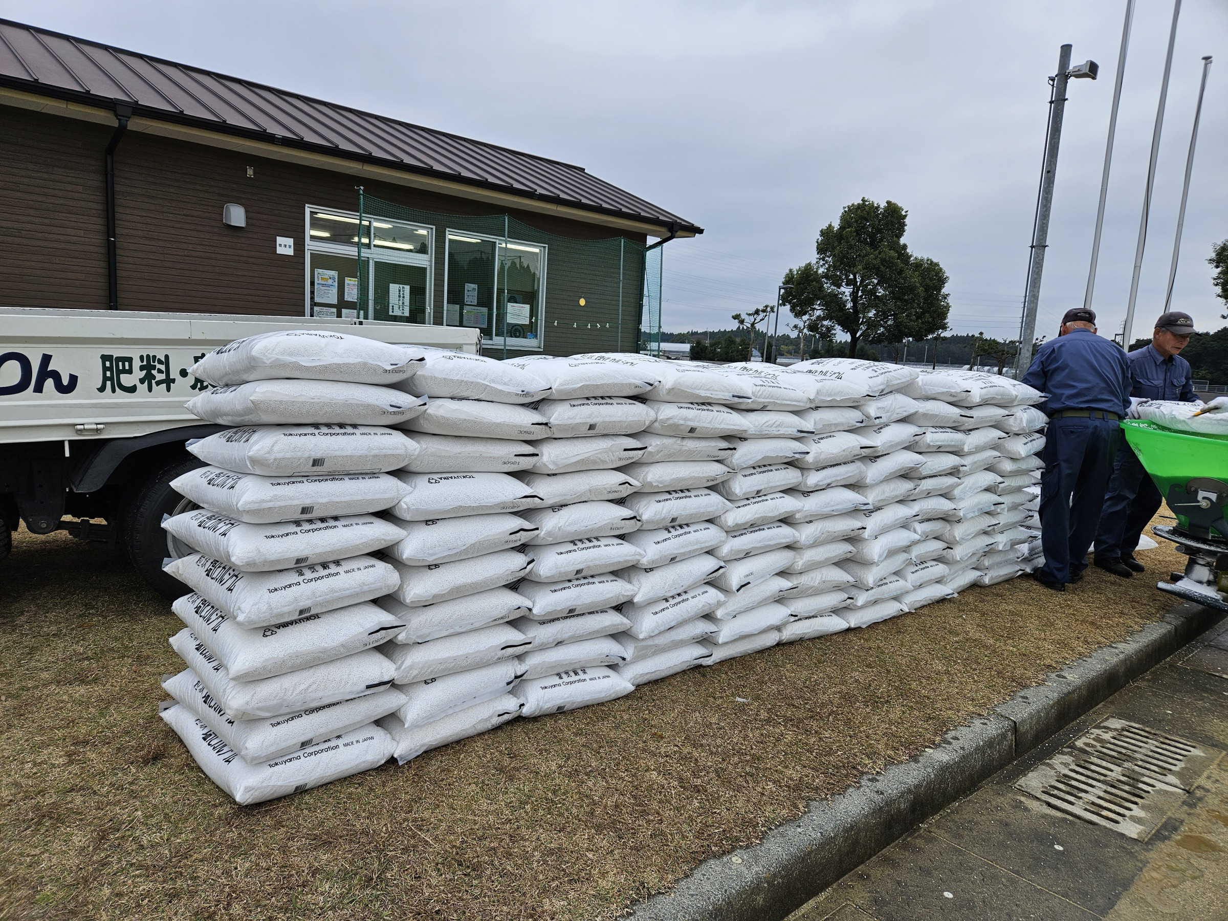 学校・公園・公共機関にも納品してます！