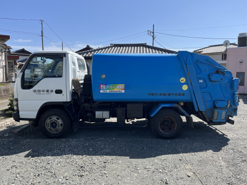 2tダンプ車