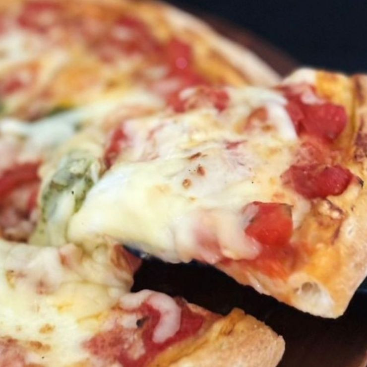 マルゲリータ（バジル・完熟トマト・モッツァレラ）｜ナチュラルスマイルピザ