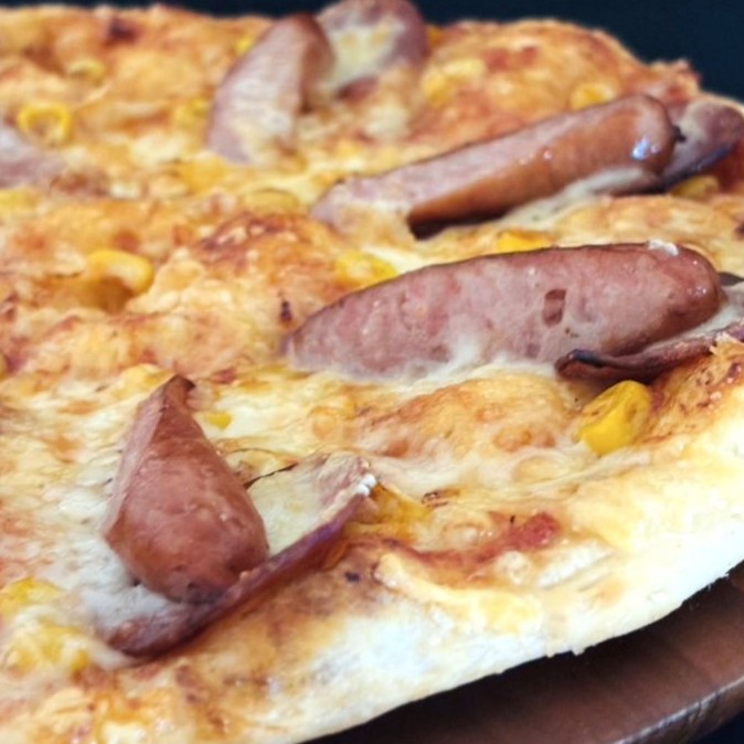 サラミ＆ソーセージ（ダブルミートの旨みが広がる濃厚系ピザ）｜ナチュラルスマイルピザ