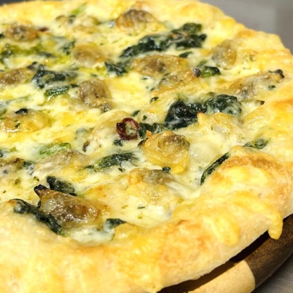あさり×ほうれん草のアヒージョピザ｜ナチュラルスマイルピザ