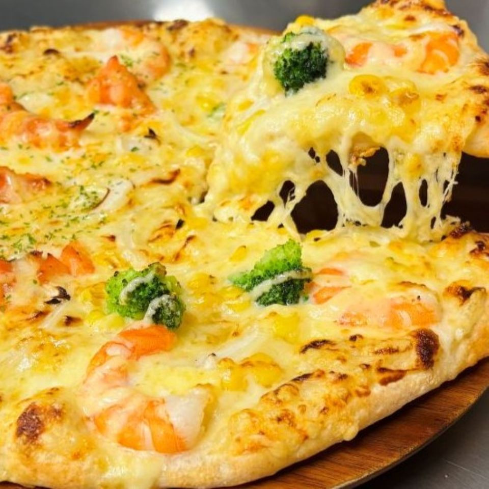 えびえびサーモン（サーモン＆シュリンプとエビ＆マヨのハーフ＆ハーフ）｜ナチュラルスマイルピザ