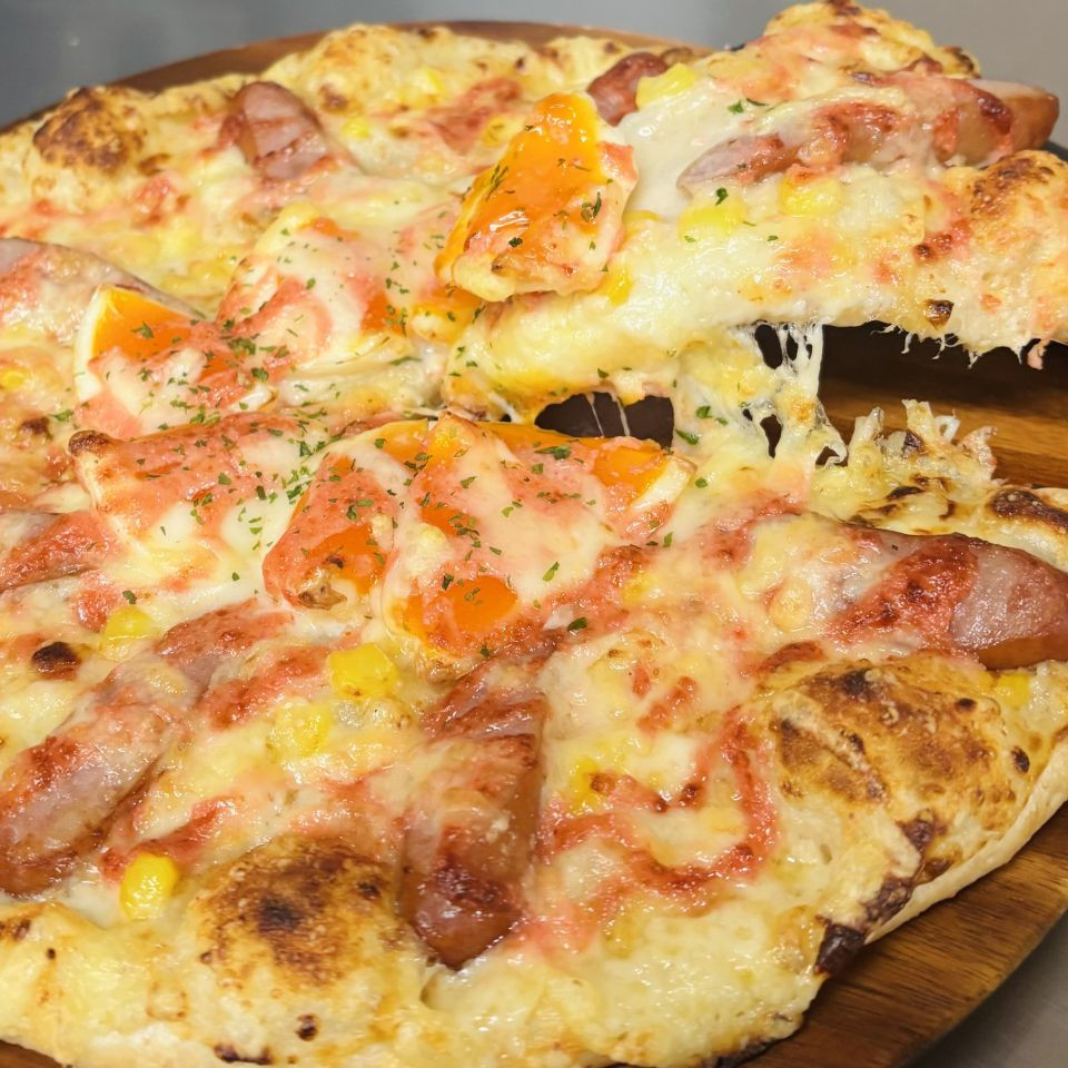 半熟たまご・明太子・ソーセージピザ（ナチュラルスマイルピザ）