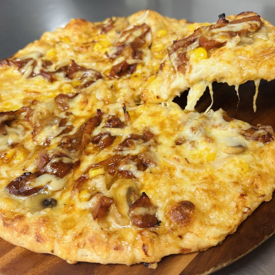 照焼きチキンの旨みが詰まったピザ（ナチュラルスマイルピザ）