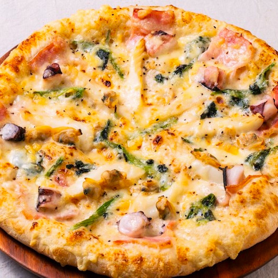 タコ・イカ・アサリのホワイトソース｜ナチュラルスマイルピザ