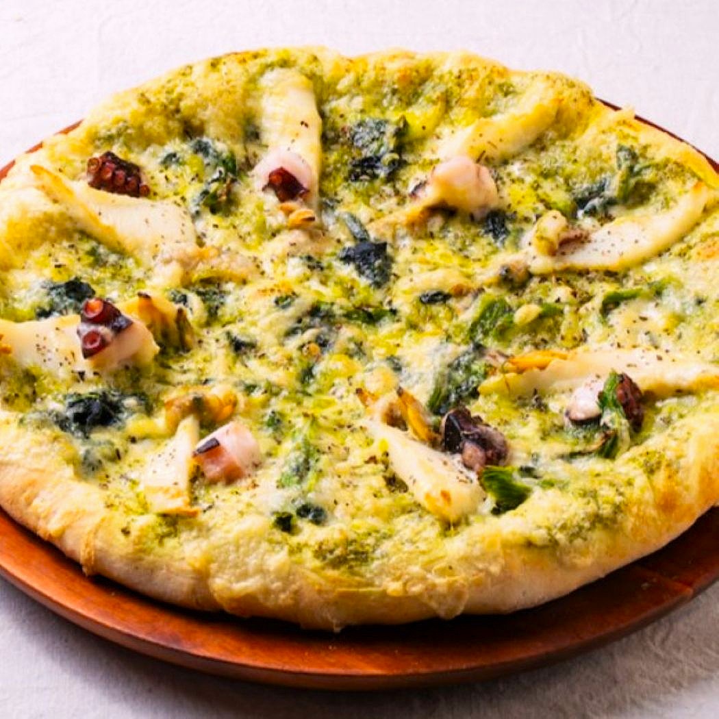 タコ・イカ・アサリのジェノベーゼ（海の恵み×バジルソース）｜ナチュラルスマイルピザ