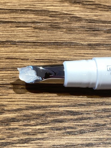 Loose Spicule Gel from Pen-type Container.jpg
