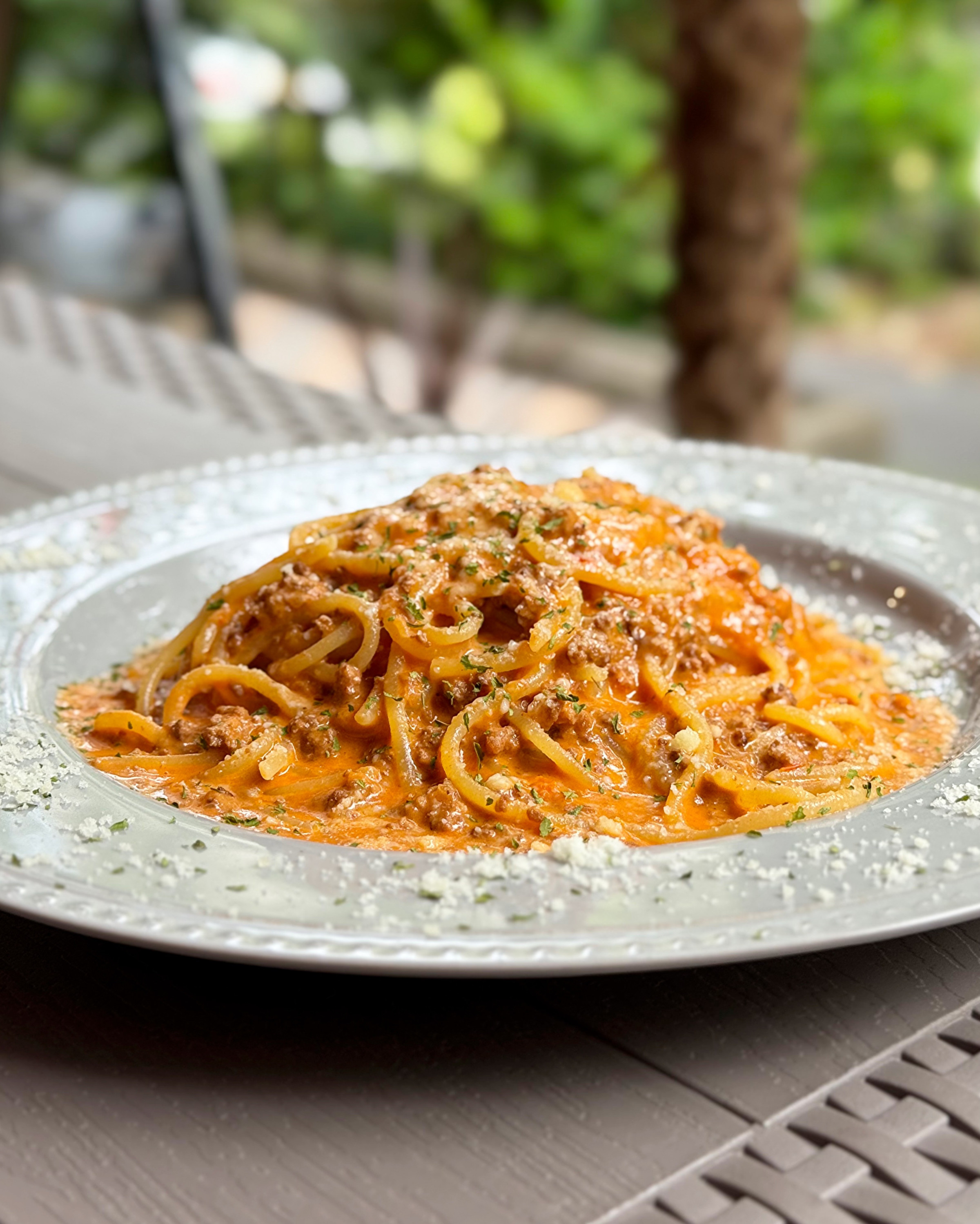 ランチでもディナーでも提供している当店1番人気のボロネーゼパスタ