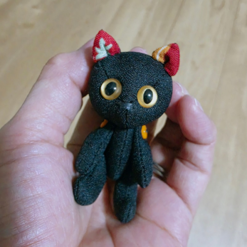 【ぬいぐるみとブックカバー】黒猫のぬいぐるみ、今日 出品予定【minneCreemまあやぽっけ】