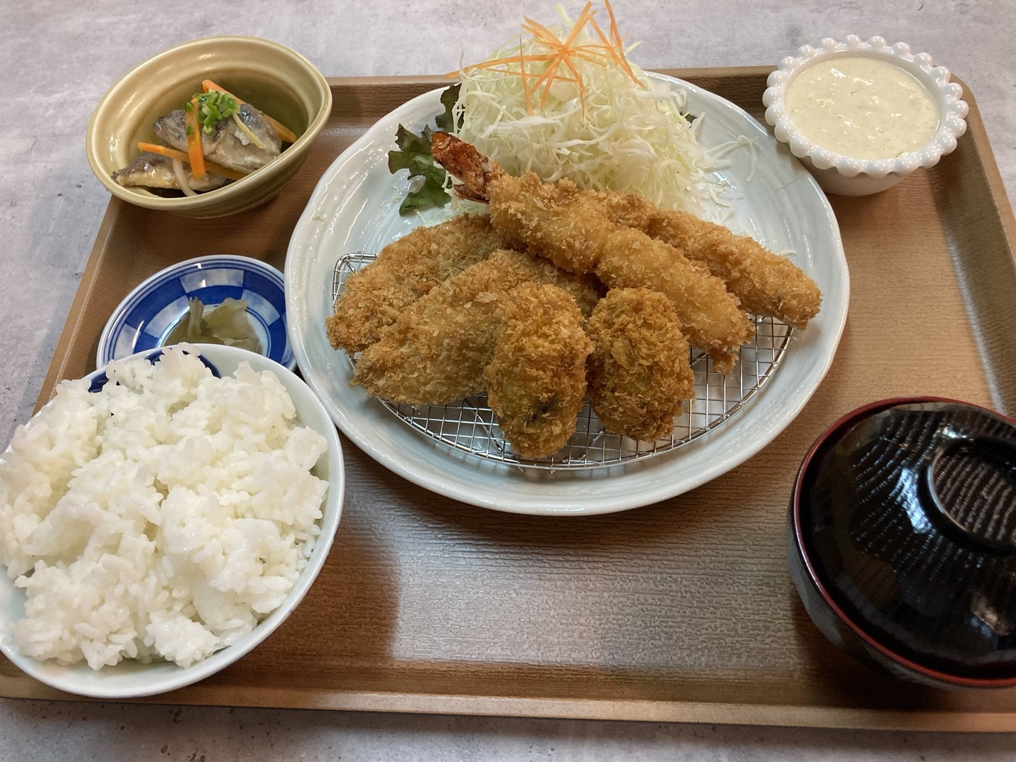 ミックスフライ定食