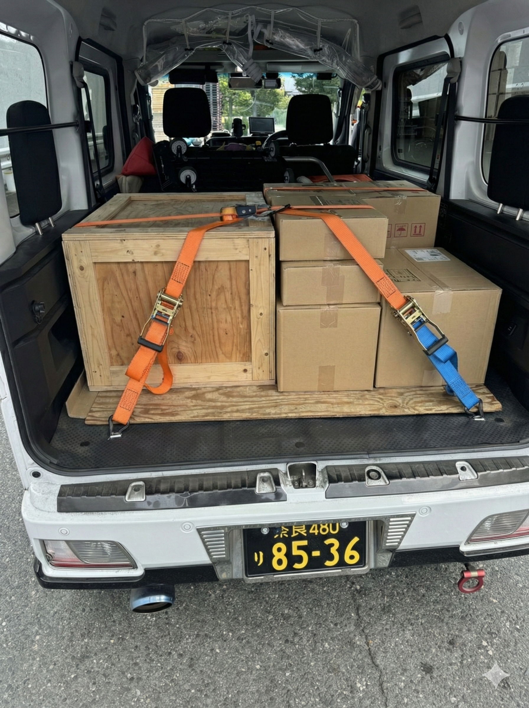 荷物の固定はガッチリと！ベルト、突っ張り棒所持しています。