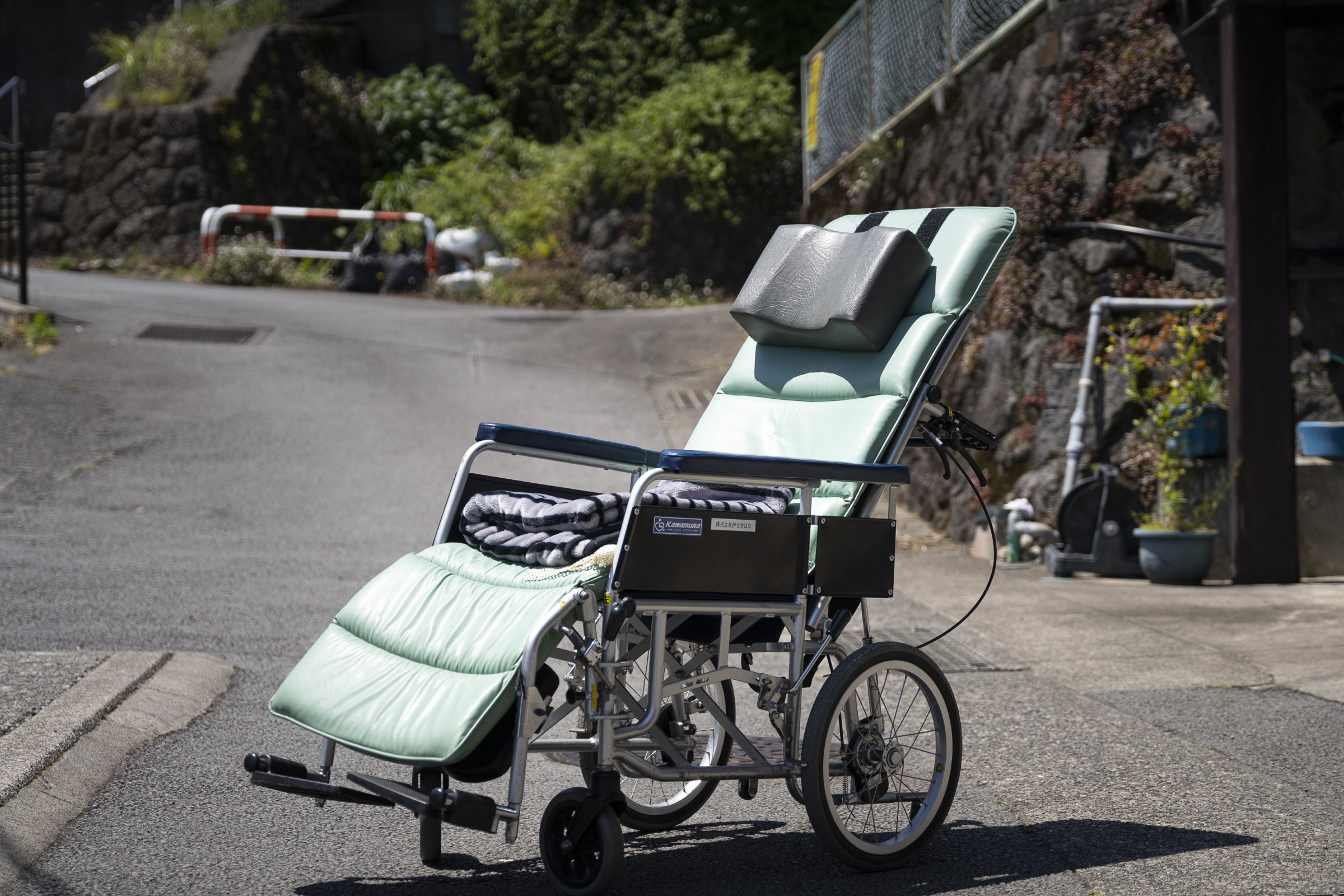 ４台のうち、３台の車両が大型のリクライニング車椅子のまま乗車可能です。
