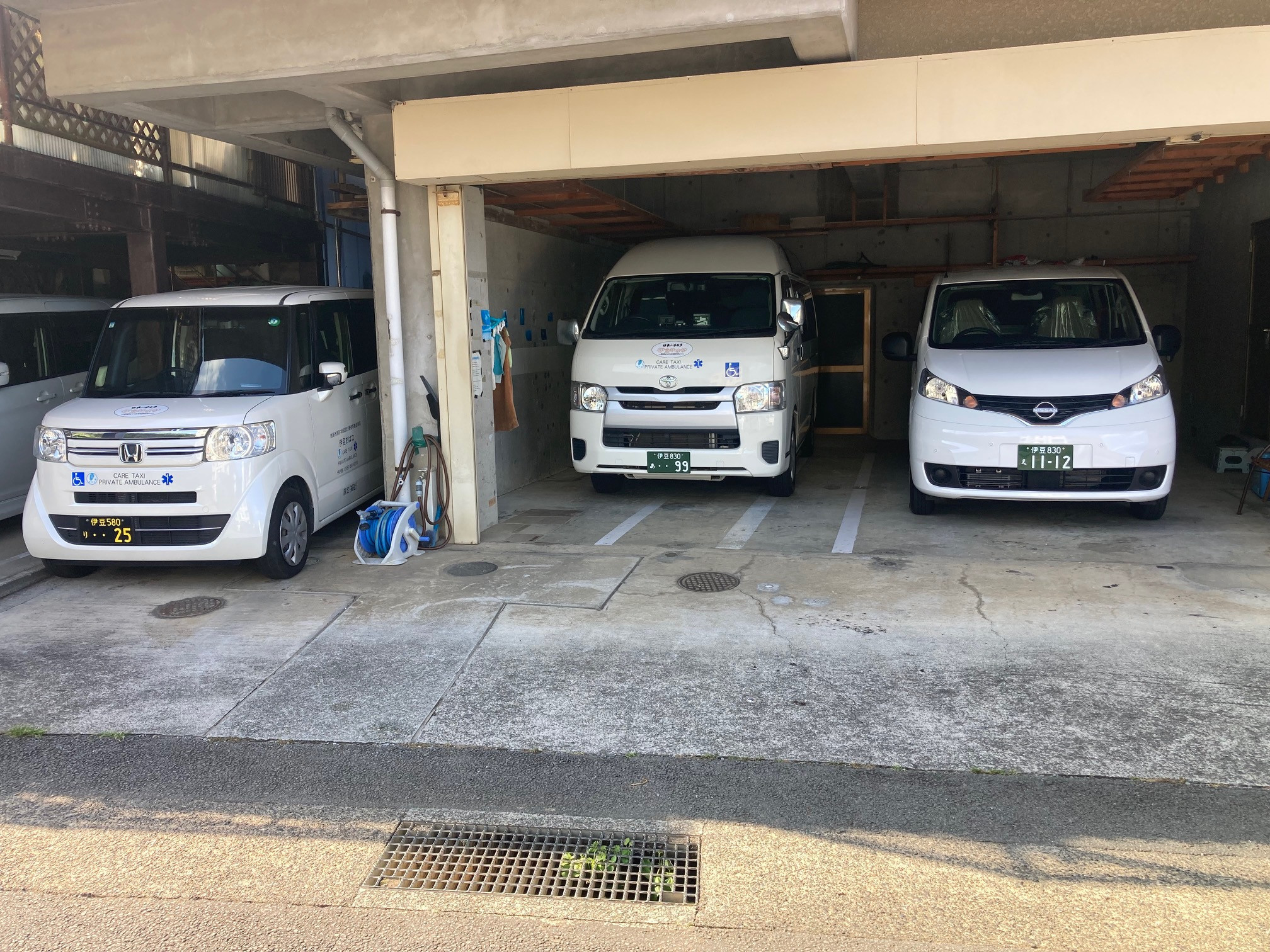 ワンボックス、ミニバン、軽自動車と３台の営業車両で営業しています。