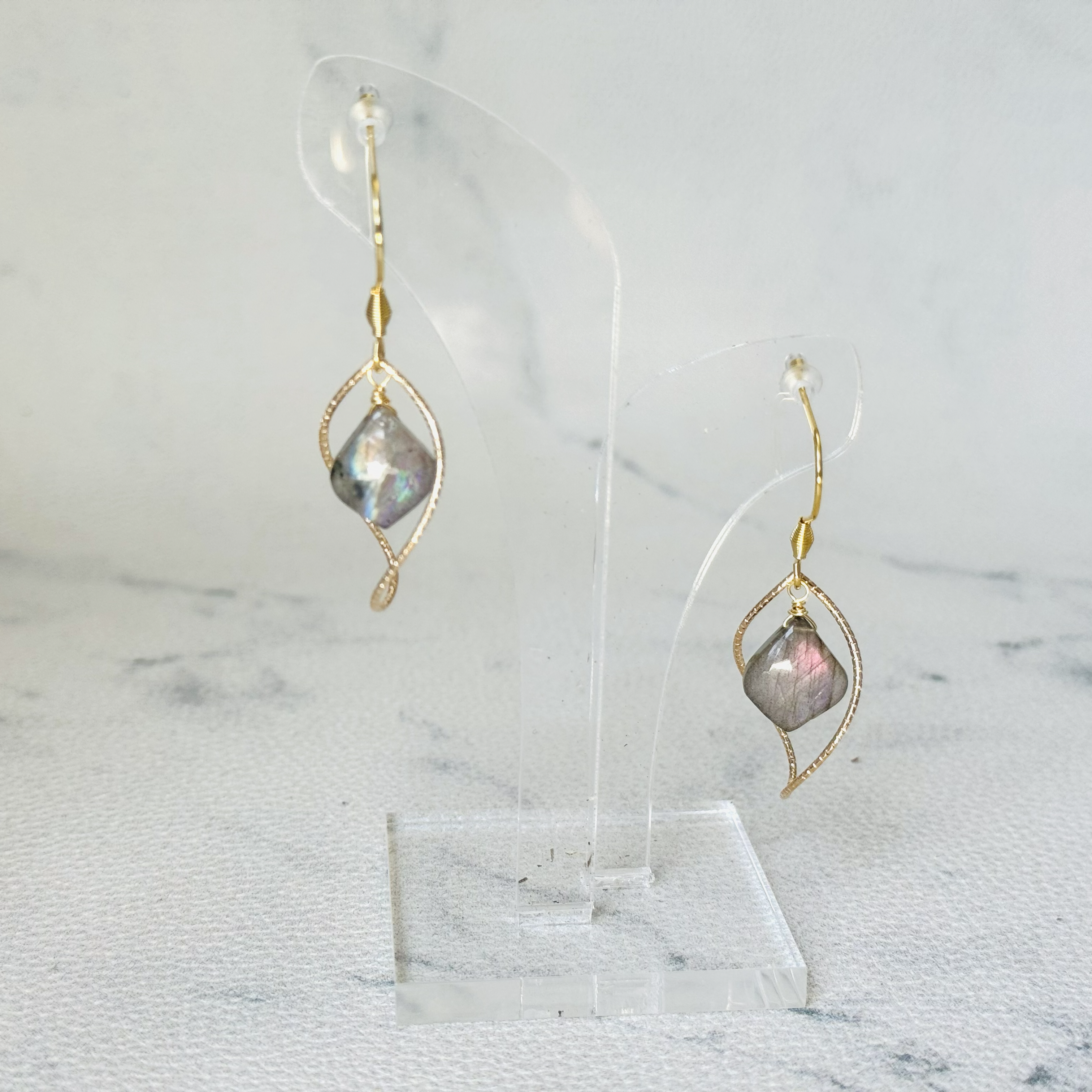 パープルラブラドピアス