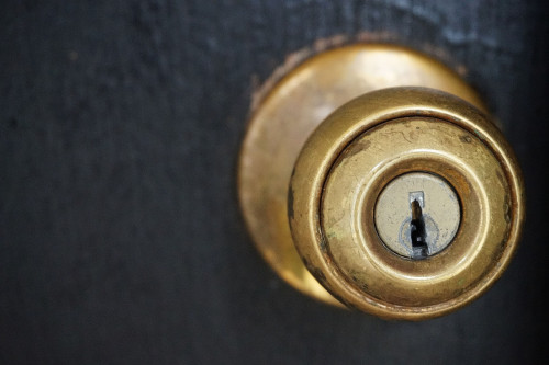 door-knob-1924315_1280.jpg