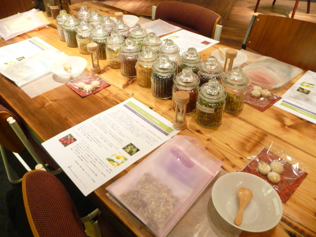 高齢者ケアの質を高めるメディカルハーブ活用講座「ハーバルセラピストコース」