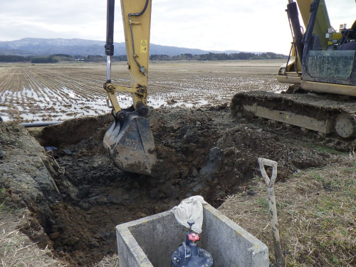 地震によるパイプライン破損修復１.JPG