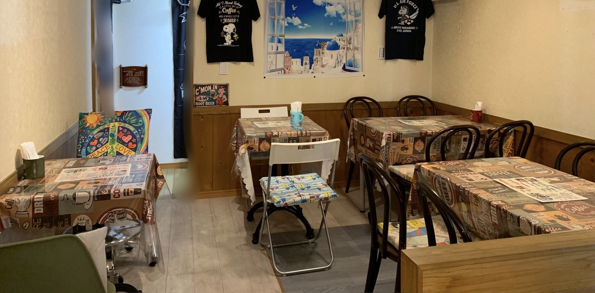 テーブル席あります。