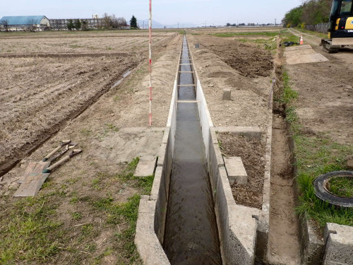 排水フリューム布設工事　L=64.0ｍ　長岡市中之島地内