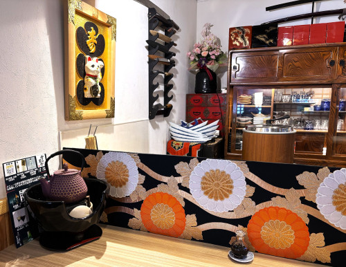 Enjoy traditional Japanese culture and delicious sushi