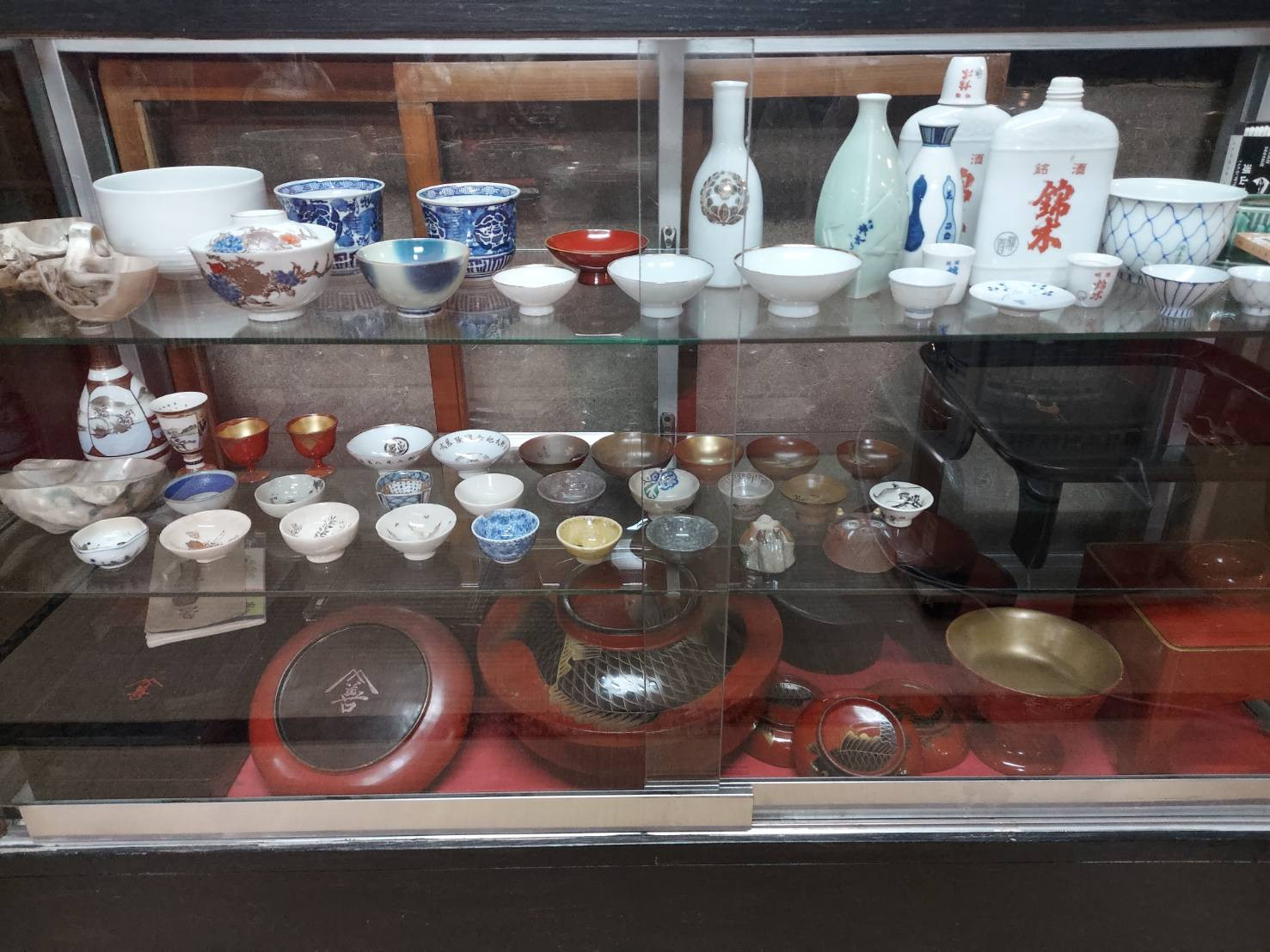 関善酒店のお銚子とお猪口