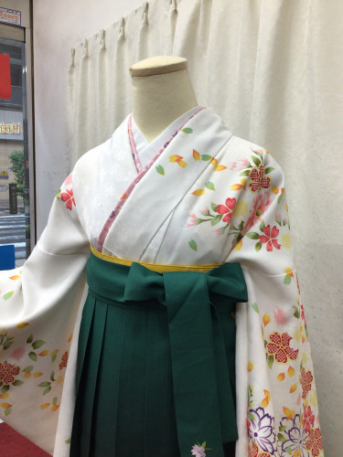白と緑袴.jpg