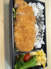 厚切りトンカツ弁当