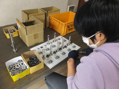 さくらんぼ　ボルト作業