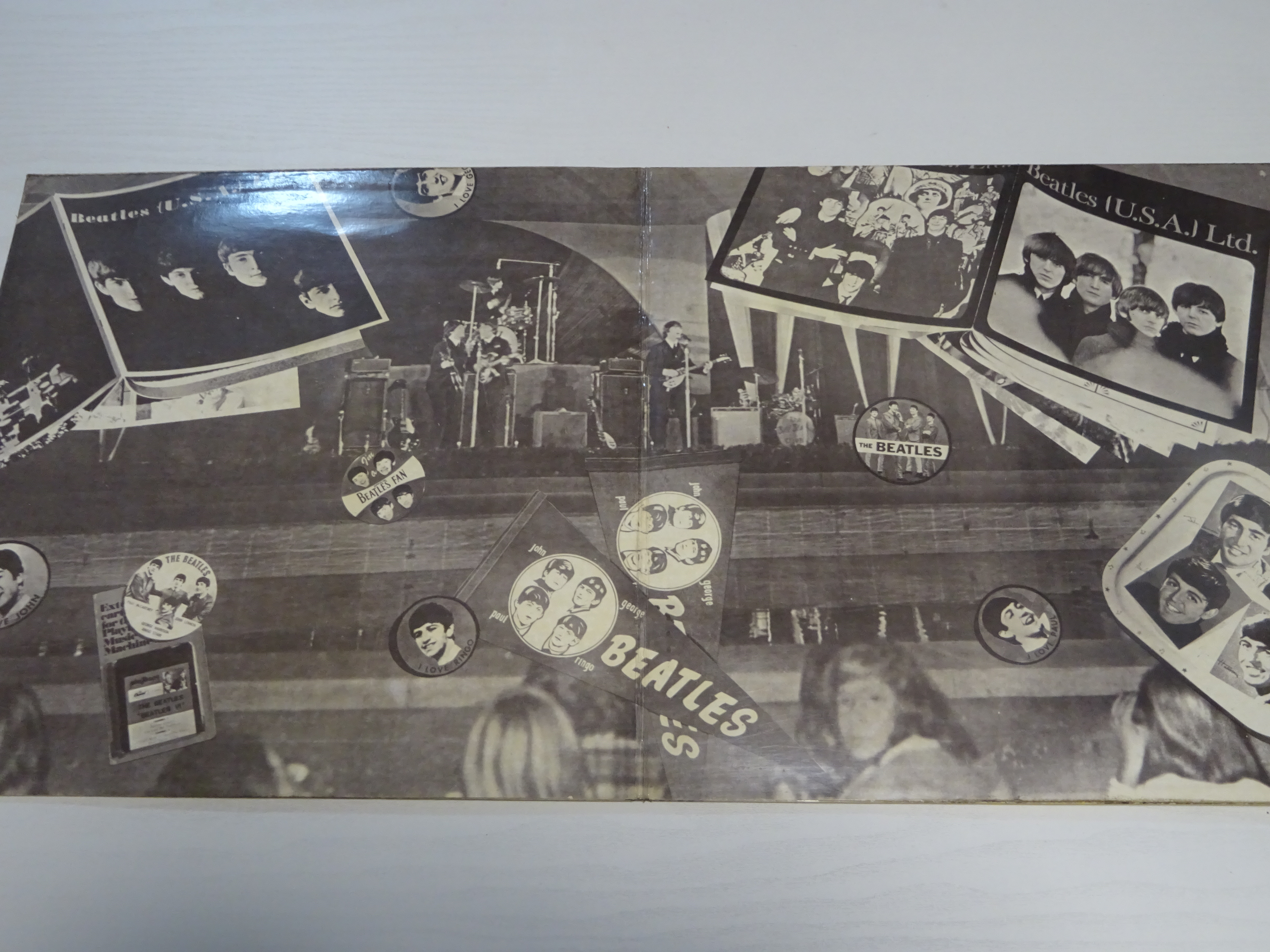 『THE BEATLES AT THE HOLLYWOOD BOWL』 　超レア！　ペルー初盤　全面コーティング・ジャケ！！！！！！
