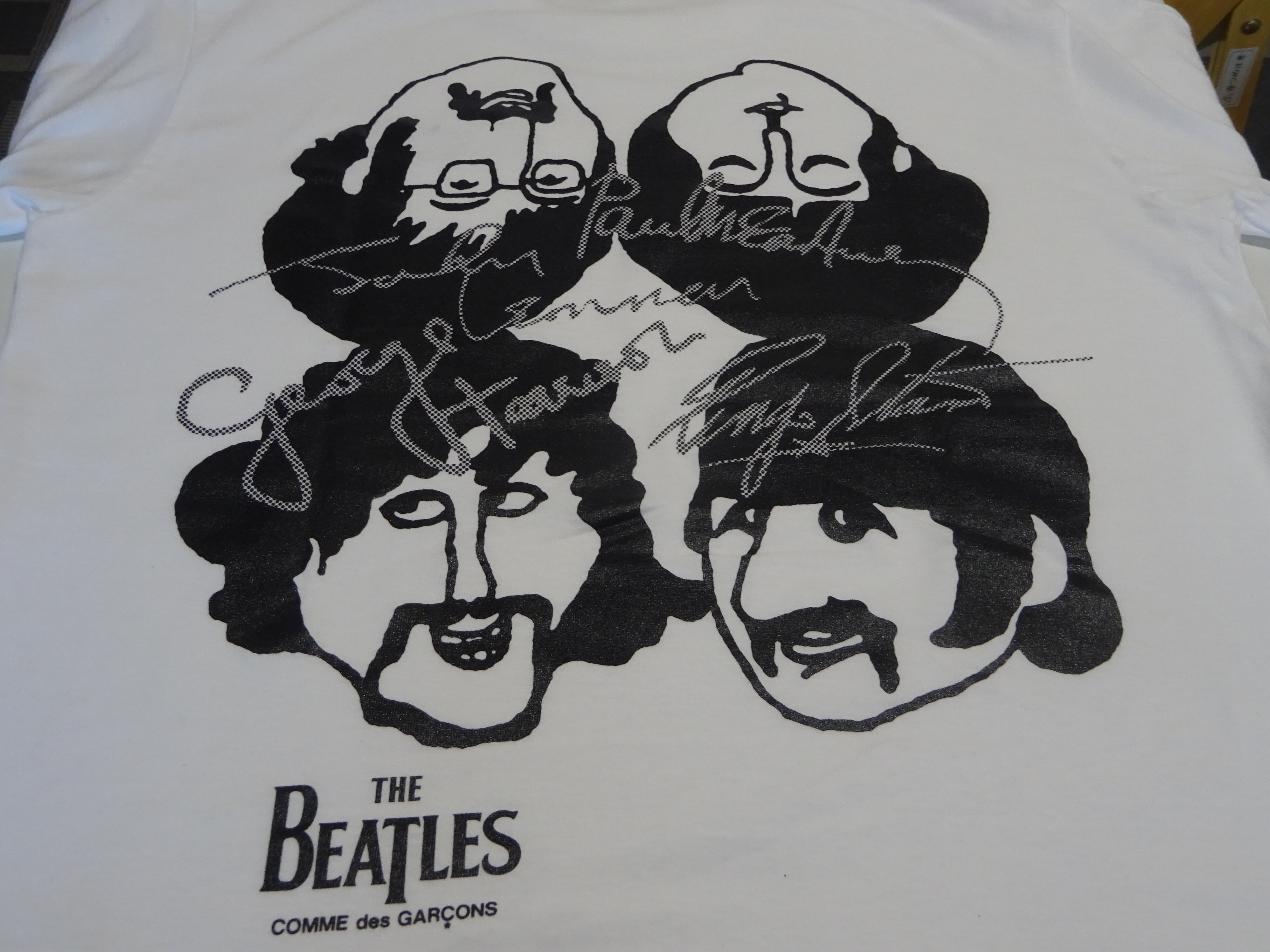 常連のレイナさんとお母さまから素敵なビートルズ・Tシャツをいただきました！！