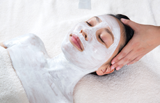 🌸3月限定 大人の春リセットフェイシャル🌸 冬の乾燥や冷えでゆるんだフェイスライン。 40代・50代の肌に合わせた丁寧なリフトケアで、 ふっくらとしたハリと明るさを取り戻します。