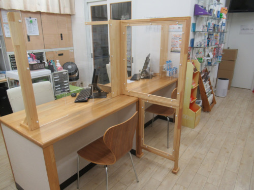 みずほ薬局オガール店様　飛沫感染防止スタンド一式　写真をアップしました。