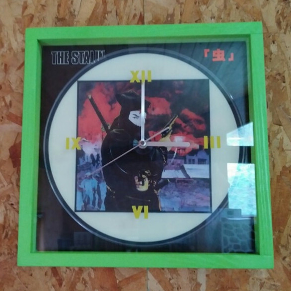 LPレコードを額に入れた壁掛け時計　写真をアップしました。