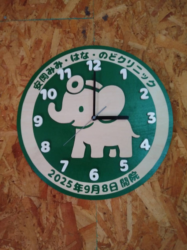 安岡みみ・はな・のどクリニック様の開業祝い　壁掛け時計