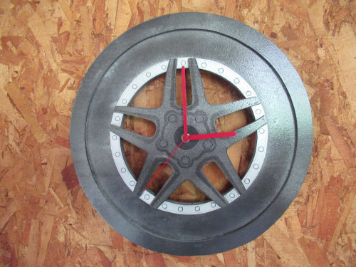 車のホイール（326パワー製 ブチSPOKE）をモチーフにした、時計