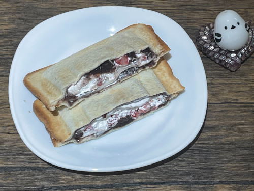 ホットサンド（いちご大福）イートイン.jpg