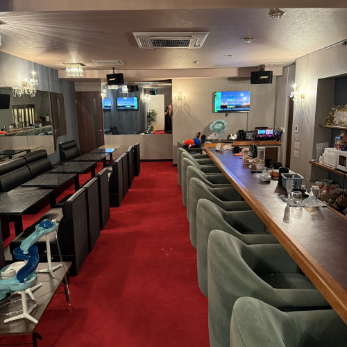 カウンターとテーブル席