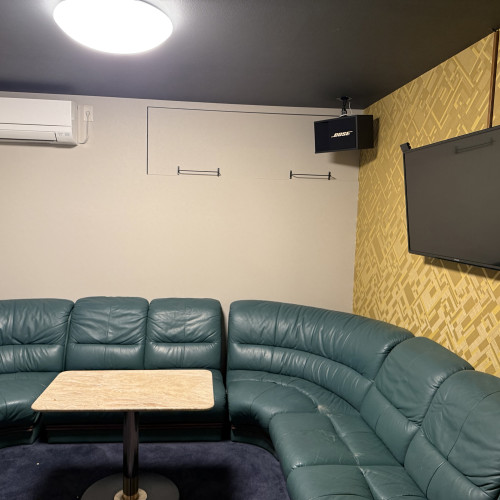 ゆったりしたソファー席